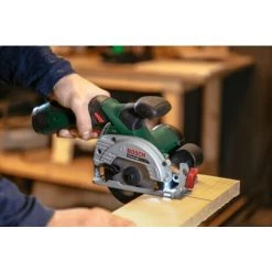 Bosch Scie Circulaire Sans Fil UniversalCirc 12 - Livré Sans Batterie Ni Chargeur -Scie électrique portative Soldes 10833351 2