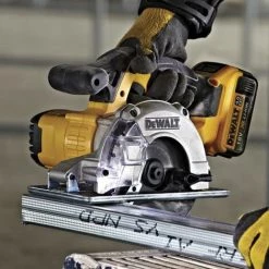 DeWALT DCS373M2 Scie Circulaire Métal S. Fil Ø 140 Mm 18V 4.0Ah 2 Accus Coffret -Scie électrique portative Soldes 25459033 4