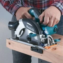 Makita Handkreissäge HS6101J1. 1100 Watts En MAKPAC -Scie électrique portative Soldes 43920579 3