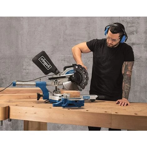 Scheppach Spécial Scheppach ! Scie à Onglet Composée Coulissante HM254 - 2000W | 255mm | Laser, LED Et Table Rotative | 2 Lames De Scie + Support UMF2000 5 Scheppach Spécial Scheppach ! Scie à Onglet Composée Coulissante HM254 - 2000W | 255mm | Laser, LED Et Table Rotative | 2 Lames De Scie + Support UMF2000 – Image 5
