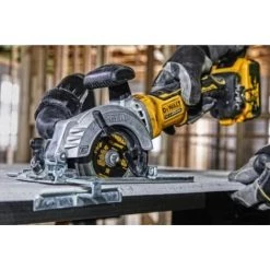 DEWALT Scie Circulaire XR 18V 5Ah LiIon Brushless 115mm 2 Batteries Coffret TSTAK -Scie électrique portative Soldes 57031581 5